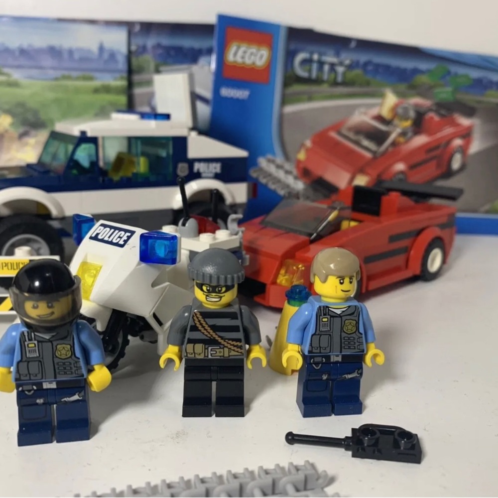 LEGO 60048 & 60007 Police Dog Unit & High Speed Chase 2 Complete Sets  No Boxes - Picture 10 of 14